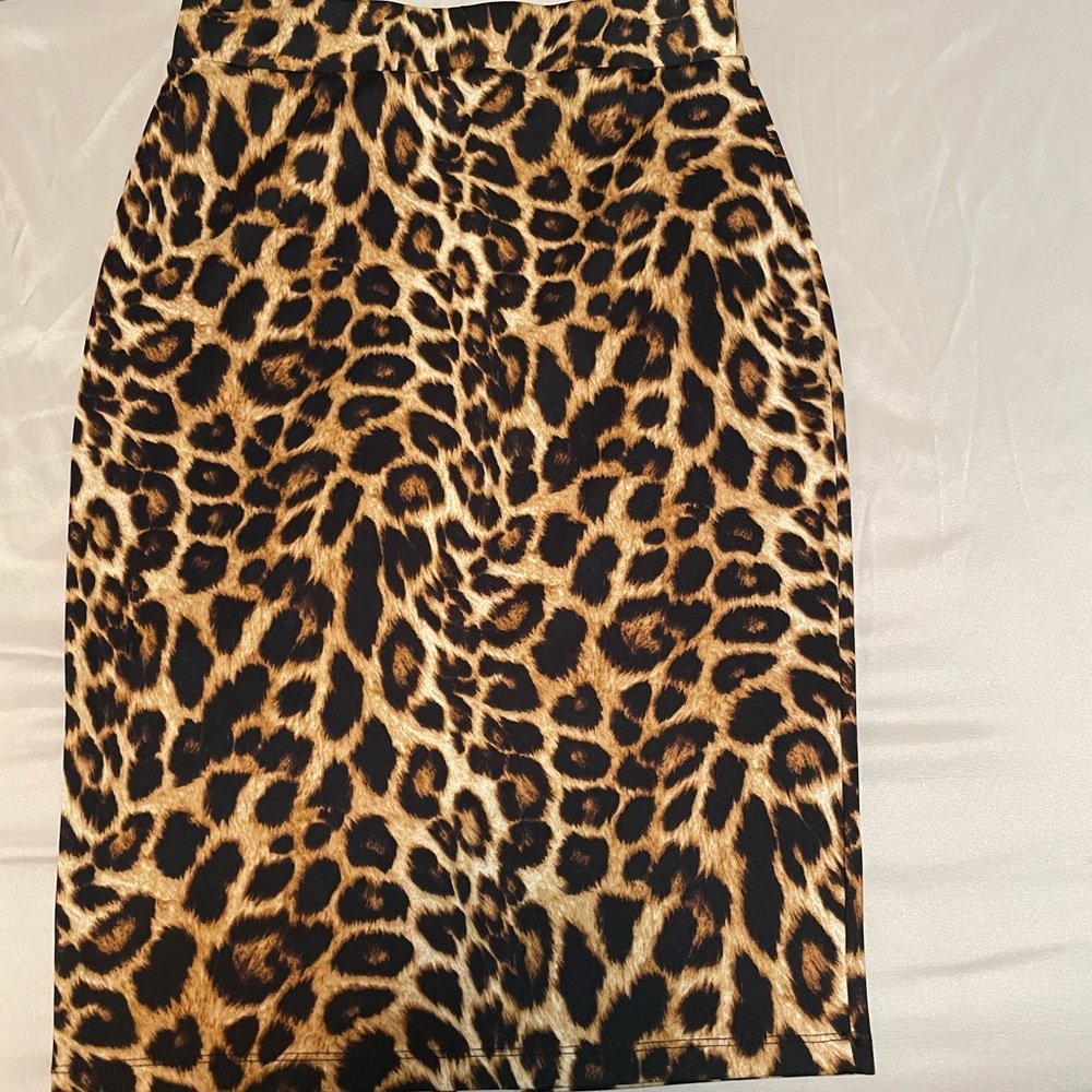 Leopard skirt